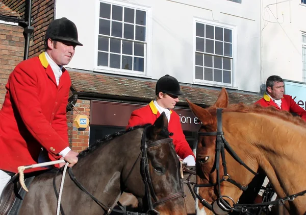 Jager klaar voor de fox hunt op paard — Stockfoto