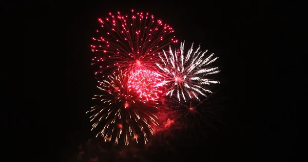 背景色の花火表示イベントを祝う — ストック写真