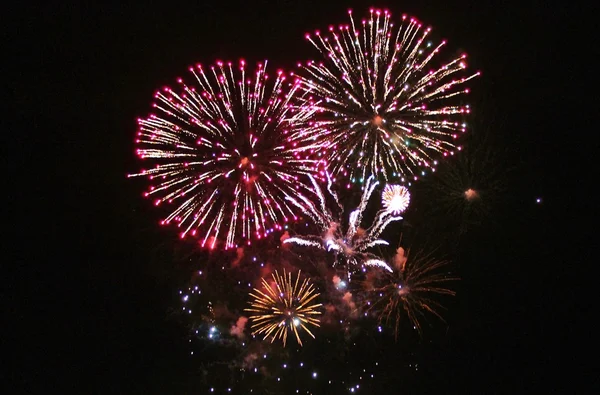 花火の特別なイベントの背景を祝うイベントを表示します。 — ストック写真