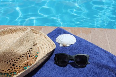 havuz kenarında tatil doğal