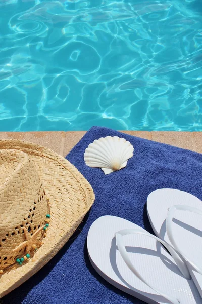 Férias na piscina cênica — Fotografia de Stock