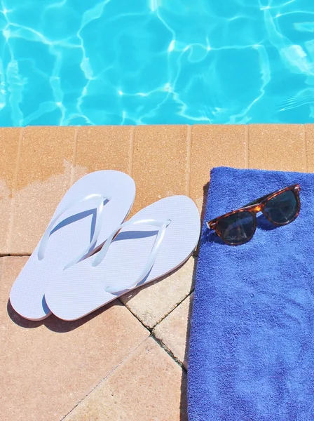 Férias na piscina cenário de férias — Fotografia de Stock