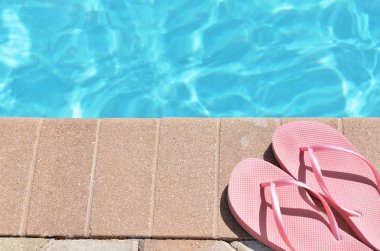 havuz kenarında tatil tatil doğal flip floplar kayış