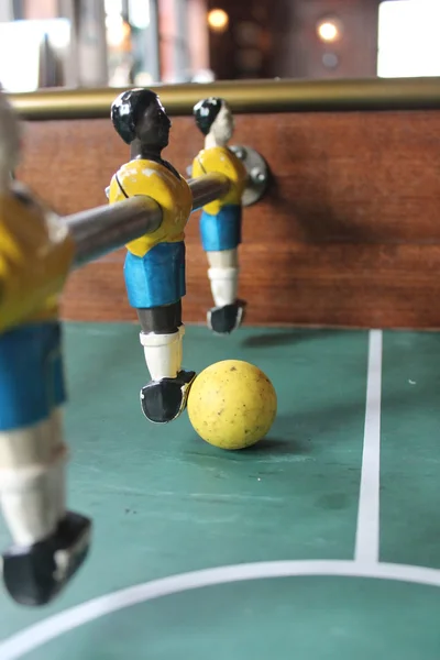 Pallone da calcio nei colori della squadra Calcio Camicie Brasile Piano tavolo — Foto Stock