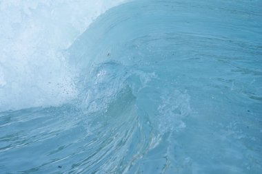 Okyanus dalga dalga Barrell gürültüyle çarpmak önce curling