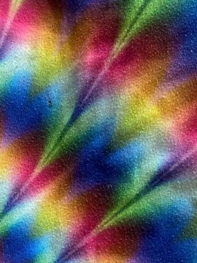 Boya yeşili arkaplan, yarım daire şeklinde boya deseni, yeşilden beyaz boya kumaşına dönüşüyor.