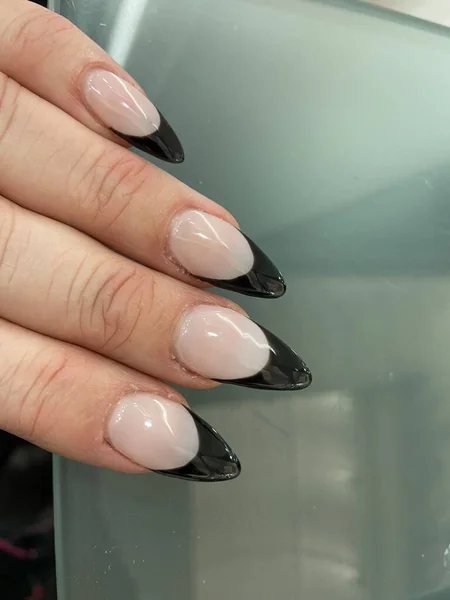 Manicura Francesa Punta Negra Con Puntos Garra Diseño Uñas Moda — Foto de Stock