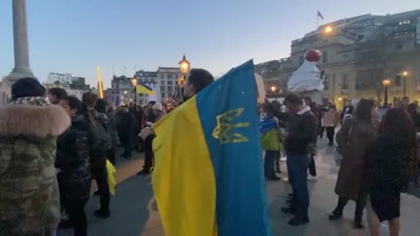 Londyn 2022 Trafalgar Square Protest Narodu Ukraińskiego Przeciwko Atakowi Rosji — Wideo stockowe