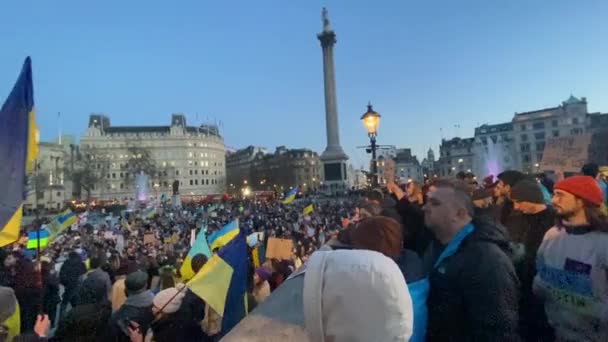 Londýn 2022 Trafalgarské Náměstí Londýnský Protest Ukrajinského Lidu Proti Útoku — Stock video