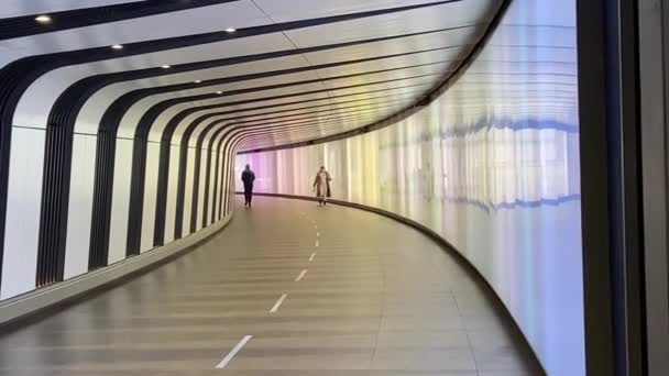 Londen 2022 Granary Square Afslag Van Kings Cross Metrostation Granary — Stockvideo