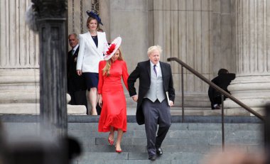 Londra, İngiltere - 06 / 03 / 2022: Boris Johnson ve Carrie Johnson Kraliçe Elizabeth 'in 70 yıllık yıldönümü kutlamalarında