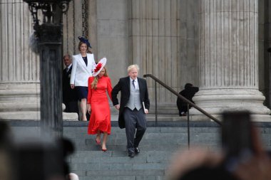 Londra, İngiltere - 06.03.2022: Boris Johnson ve Carrie Johnson Kraliçe Elizabeth 'in 70 yıllık yıldönümü kutlamalarında. 