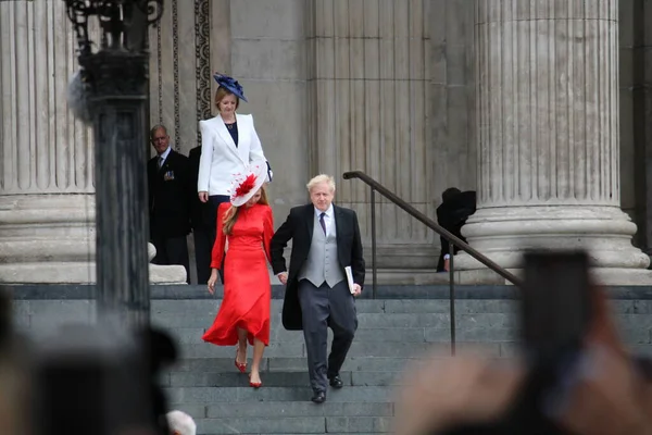 ロンドン イギリス 2022 ボリス ジョンソンとキャリー ジョンソンがプラチナ ジュビリー サービスでクイーン エリザベス70周年記念に感謝 — ストック写真