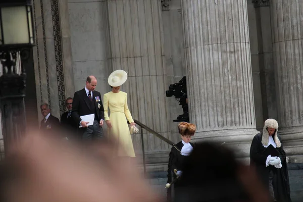 2022年3月6日 英国伦敦 威廉王子和凯特 剑桥公爵夫人在白金禧年向伊丽莎白女王致谢70年 — 图库照片