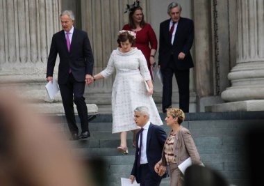 Londra, İngiltere. 3 Haziran 2022: Tony Blair (eski İngiltere başbakanı) ve eşi Cheree, The Queens saltanatı için düzenlenen Platin Yıl Kutlamaları kapsamında St Pauls Katedrali 'ndeki Şükran Günü Ulusal Servisine katılmak üzere St. Pauls' a geldiler.