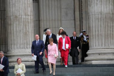 Londra, İngiltere. 3 Haziran 2022 'de İskoçya Başbakanı Nicola Sturgeon ve eşi, Queens saltanatı için düzenlenen Platin Yıl Kutlamaları kapsamında St Pauls Katedrali' ndeki Ulusal Şükran Günü Servisine katılmak üzere St. Pauls 'a geldiler.