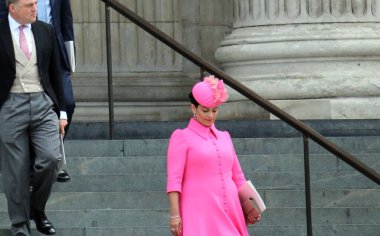 Londra, İngiltere - 06.03.2022: Muhafazakârlar Priti Patel, Kraliçe Elizabeth 'e hizmet ettiği için platin yıl sonra St. Pauls katedralinden ayrıldı