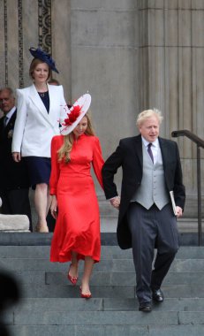 Londra, İngiltere - 06.03.2022: Boris Johnson ve Carrie Johnson, Kraliçe Elizabeth 'in 70' inci yıldönümü kutlamalarında. Liz Truss arkada