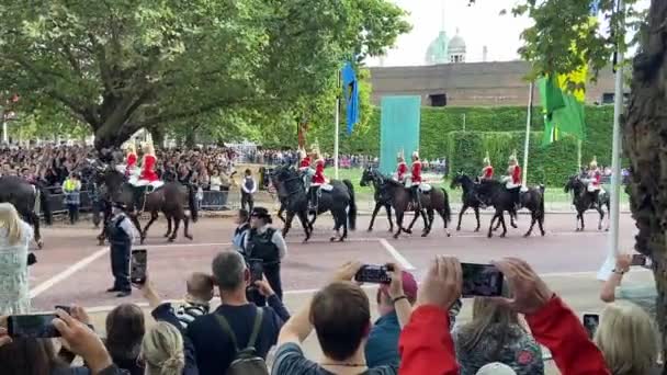 Londýn Září 2022 Královna Alžběta Rakev Střeleckém Voze Opustí Buckinghamský — Stock video