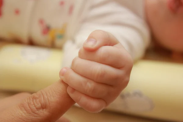 子供の手の指 — ストック写真