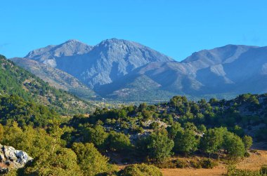 Girit Adası 'ndaki Omalos' taki dağ manzarası, Beyaz Dağlar, Yunanistan