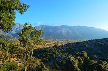 Girit Adası 'ndaki Omalos' taki dağ manzarası, Beyaz Dağlar, Yunanistan