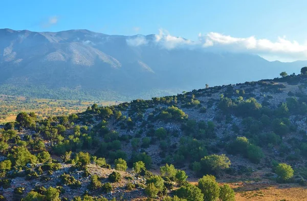 Girit Adası 'ndaki Omalos' taki dağ manzarası, Beyaz Dağlar, Yunanistan