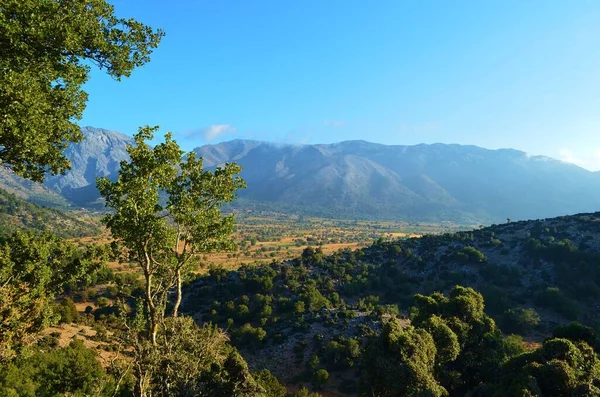 Girit Adası 'ndaki Omalos' taki dağ manzarası, Beyaz Dağlar, Yunanistan
