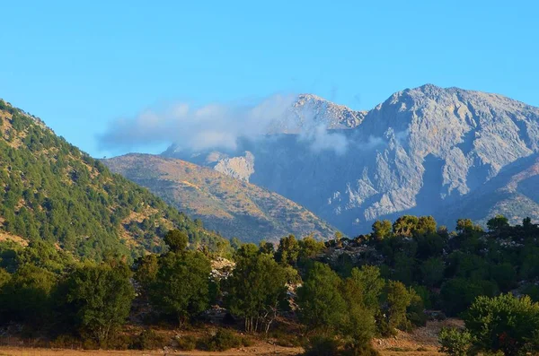 Girit Adası 'ndaki Omalos' taki dağ manzarası, Beyaz Dağlar, Yunanistan