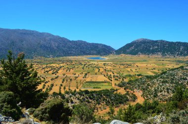 Omalos 'taki Beyaz Dağlar manzarası. Girit Adası, Yunanistan