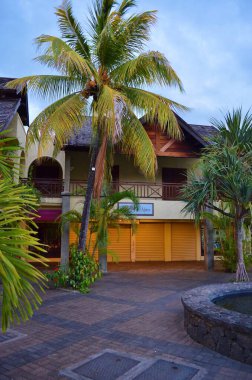 Mauritius adasındaki Grand Baie köyünde bir sokak.