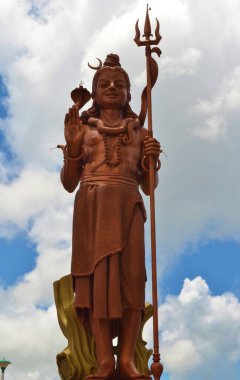 Mauritius 'taki Ganga Talao Tapınağı kompleksindeki Shiva heykeli.