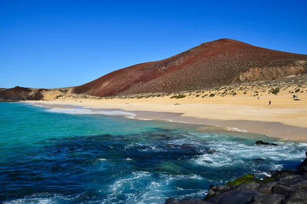 Beautiful Playa Las Conchas Mount Bermeja Задньому Плані Острів Грасіоса — стокове фото