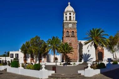İspanya 'nın Lanzarote, Tahiche kentindeki Parroquia de Nuestra Kilisesi Senora de Guadalupe de Teguise. Plaza de la constitucion 'un önünde. Görüntü kamusal alandan alındı.
