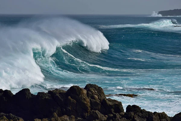 Beautiful High Ocean Waves Wave Breaking Lanzarote Spain — Stockfoto