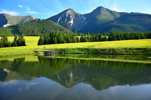 Duas Montanhas Mais Altas Belianske Tatra Havran Zdiarska Vidla Sol Fotografias De Stock Royalty-Free