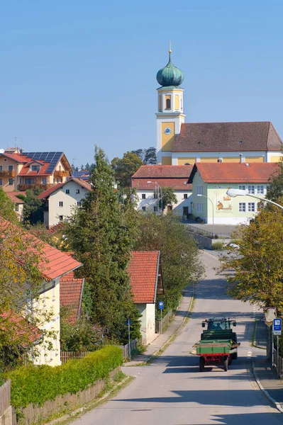 Michelsneukirchen Small Town Bavarian Forest Summertime Farmer Tractor Driving Village — Zdjęcie stockowe