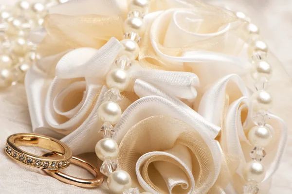 Svatební laskavosti a prsten — Stock fotografie