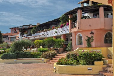 kare ve eğlencelerle porto Cervo