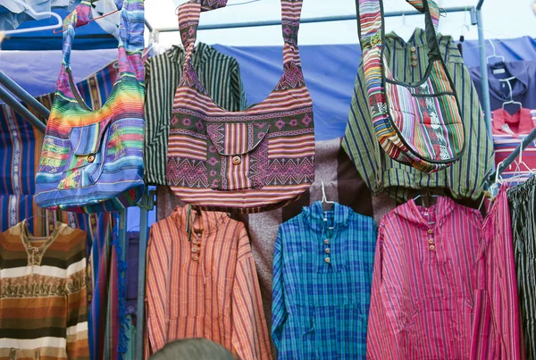 オタバロのカラフルな先住民族の市場 — ストック写真