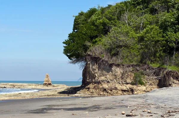 Deserted beach in a bay in Ecuador — Stock Photo, Image