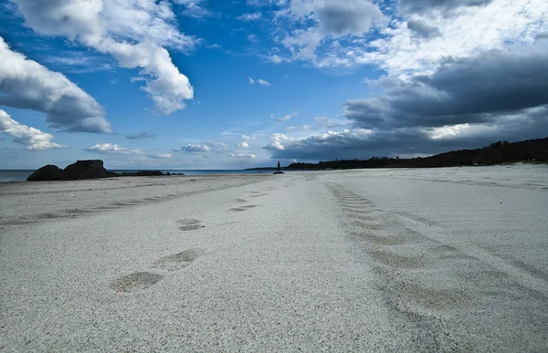 Voetafdrukken op het zand — Stockfoto