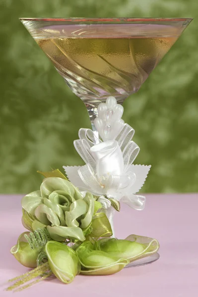 Arrangement mit Blumen und Süßigkeitenschachteln — Stockfoto