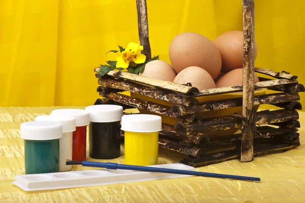 Coloring Easter eggs — Stock Photo, Image