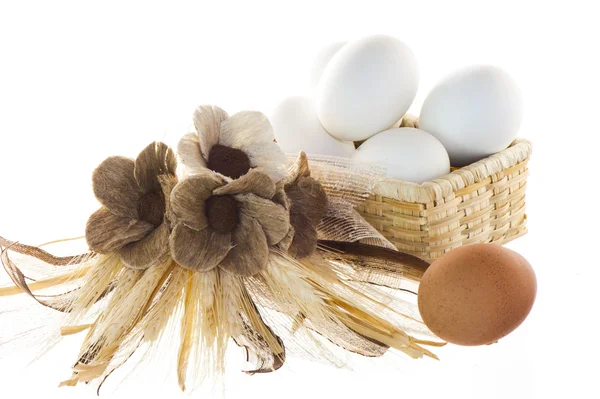 Basket with Eater eggs — Stock Photo, Image