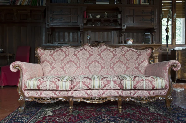 Gamla soffa — Stockfoto