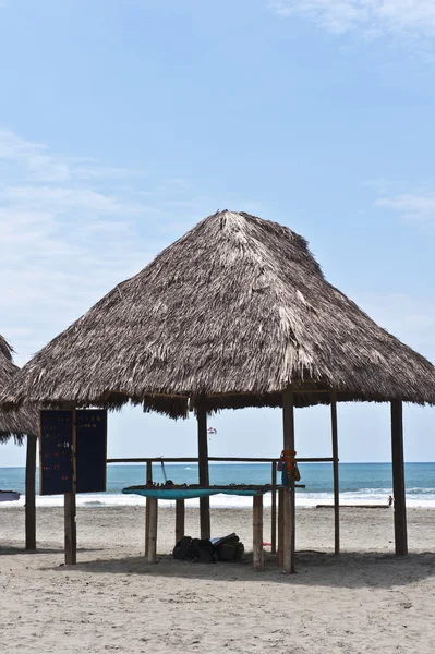 Chaty na plaży w monpiche — Zdjęcie stockowe