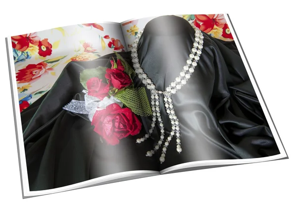 Noviny s obrázky náhrdelník — Stock fotografie