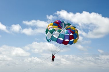 Sahilde yamaç paraşütü