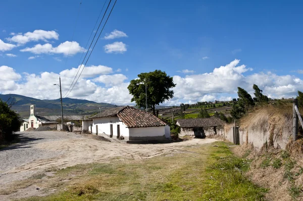 Oude boerderij dorp in de Andes Hooglanden — Stockfoto